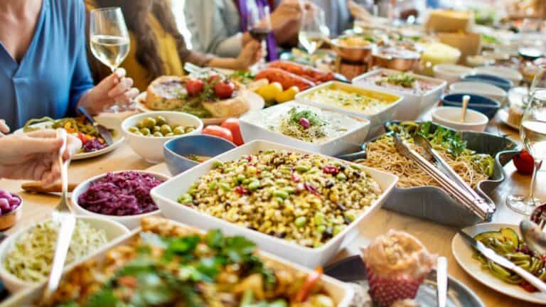 Food for Large Groups: Easy Meals That Feed a Crowd