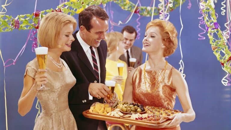 Cocktails and Snacks: How to Pair Drinks and Bites Like a Pro